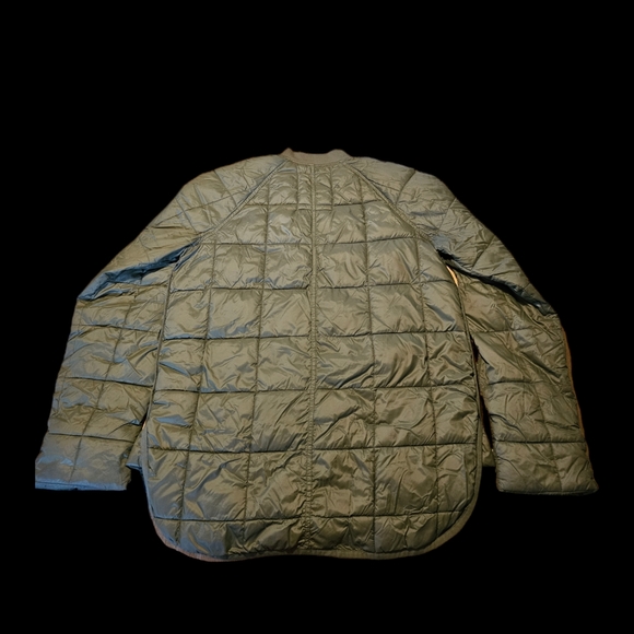 GAP Light Puff in Olive Green - Picture 3 of 4